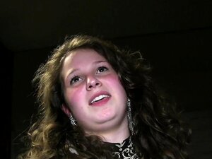 Amateur fickt draußen in der Nacht