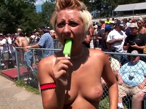 Geile Pornodarstellerin in unglaublichem Striptease, Solo-XXX-Video,