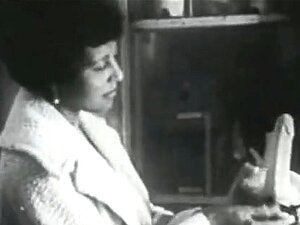 Retro Pornoarchiv Video: 1950er Frauen allein 08