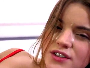 Erotische tschechische Süße spreizen ihre Ärsche mit Buttplug und