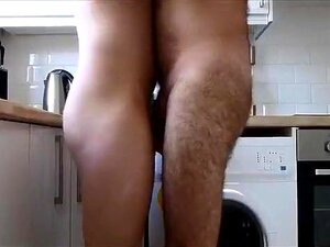 Mon beau-père bien monté et poilu me baise fort, mon copain me baise