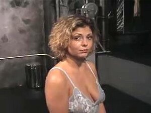 Ballgagged Schlampe mag BDSM