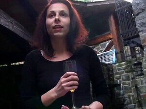 Tourist fickt Amateur im Freien. Tourist war gelangweilt in seinem