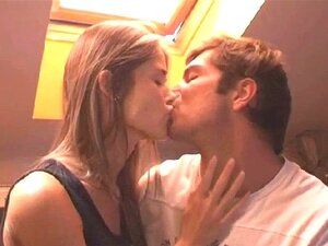 Wilde Indoor-Sex-Action. Freche Schlampe bevorzugt es, den