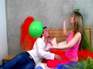 Premières fois de couples frais en vidéo - elle est une baise chaude