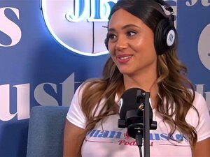 Rebecca hat eine Orgie mit 3 Mädchen, hat Geschirr angelegt und ihn