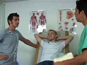 Gay fuck Volgende, ik zei dat ik Zak een beetje op mijn tepels wilde