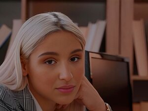 Sekretärin bae genießt es, mit dem chef in das nasse Muschiloch zu