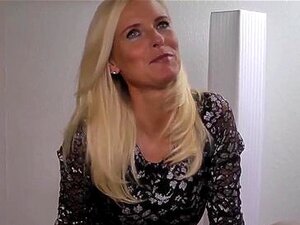 Geile blonde MILF mit Sperma gefüllt