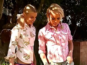 Koe kiihottava leikki kahden australialaisen lesbon kesken, kun he