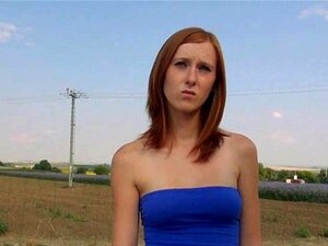 Eurobabe-Muschi auf einem offenen Feld für Geld gefickt,