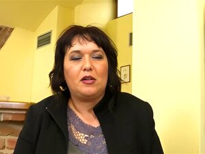 Kurvige Reife Ivanka Liebt es, ihren großen fetten Arsch zu zeigen