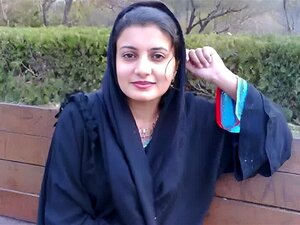 Attraktive pakistanische Hijab-Schlampen reden über arabischen