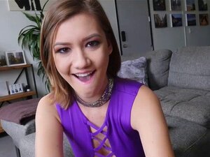 Riley wird nass und wild nach hartem Fleisch in ihrer Fotze. Riley