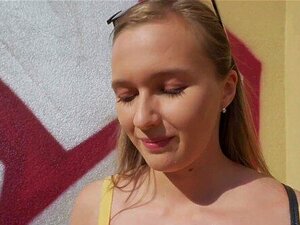 Stacy Cruz zeigt ihre perfekten Titten für Geld