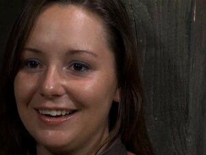 Intensives Caning für eine wertlose Babe. Freche gefesselte Sklavin