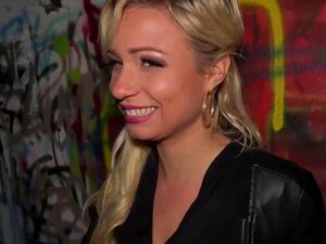 Die glänzende Blondine Gabi Gold lässt sich vom Fahrer ficken, im