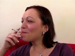 Schwanzhungrige Mama spreizt ihre Beine für den Schwiegersohn