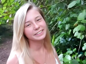 Carolina Sweets Genießt Öffentlichen Orgasmus am Wasserfall - POV &