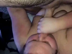 Dikke schat houdt van ruig. De verbluffende grote babe neemt een grote