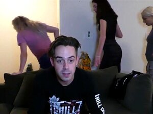 Twitch Streamer Demütigung - Fußanbetung und Facesitting - FOUL