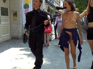 Pornojungfru tagen med en offentlig dubbel penetration