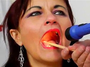 Remy Vulvas wird zur Inspektion auf die alte Fotze gebracht Examinatio