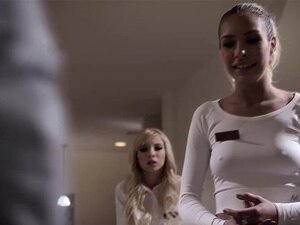 Zwei blonde heiße 18-jährige Süße werden von einem MONSTER-SCHWANZ