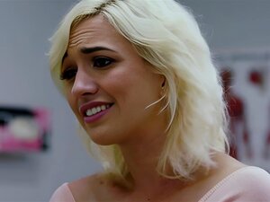 La MILF chaude Dana Vespoli et Eliza Jane se parlent La sexy Eliza