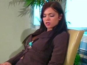 Heißes Quim in schwarzen Strumpfhosen. Rasierte Muschi und süße