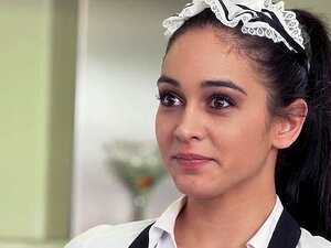 Anaaliesittelyt Ginebra Bellucci - Kiimainen siivooja, joka haluaa