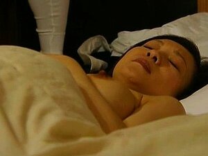 Japanische reife Dame ist auf einen heißen Schwanz gefasst