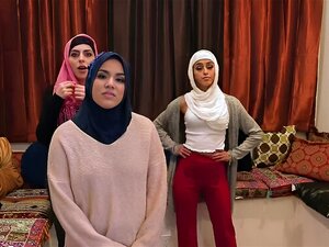 BFFS - Schüchterne unerfahrene Poonjab-Mädchen (Audrey Royal)