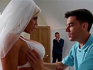 Busige Ehefrau übt mit großem Schwanz vor den Flitterwochen &