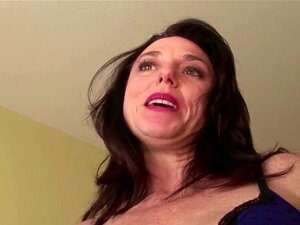 Mama bekommt Analsex in ihren alten Arsch und Sperma ins Gesicht