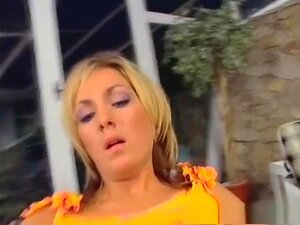 Егзотична порнићарка у лудој плавуши,