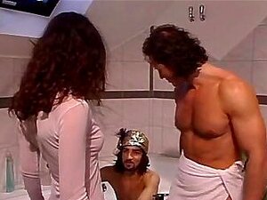 Sibel Kekilli - wilder Sex im Badezimmer