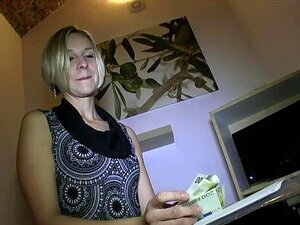 PublicAgent Kurzhaarige Blondine will Model werden