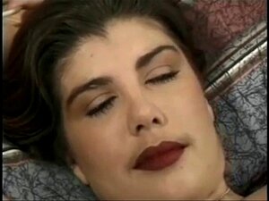 Frische brünette Opernsängerin macht Sex für Geld mit Ol