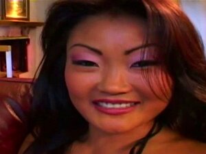 Mega asiatische Deepthroat-Expertin