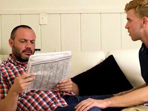 Gay sötnos knullar styvpappa
