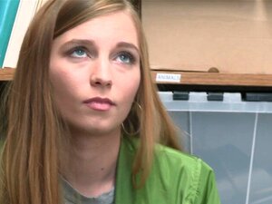 Genagelter Teenager-Krimineller. Genagelter Teenager -Krimineller