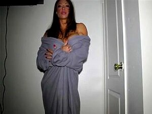 Nicht-professioneller Bodybuilder-Striptease der Ehefrau, Webkamera