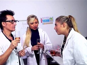 Roter Super-Dildo zum Geburtstag von Doctor Blow