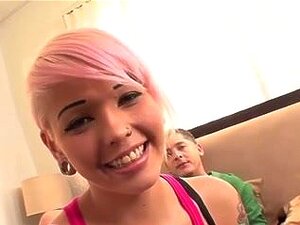 Teen suihinoton ja perseeni porataan kovaa, olen kaunis emo-mimmi