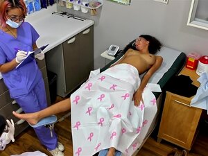 Genesis bekommt eine Voruntersuchung von Perv Dr. Aria Nicole & Channy