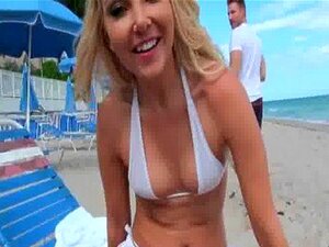 Hottie zieht sich aus und hat Sex in der Öffentlichkeit für Geld 4