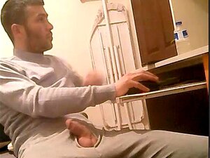 Masturbieren der türkisch-türkischen Guy Arda Unterwäsche