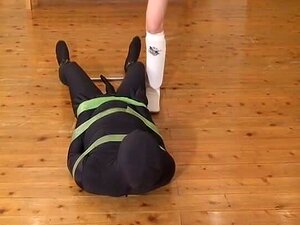 Japanisches Femdom-Ballbusting und Facesitting