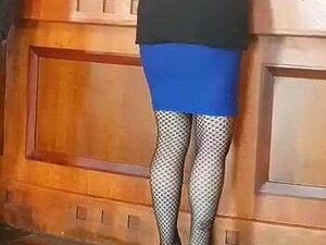 Babe in Bar sexy Beine 2
